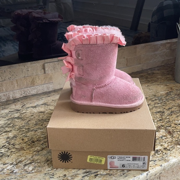 UGG Bailey Bow Ruffles size:6 - Picture 3 of 8